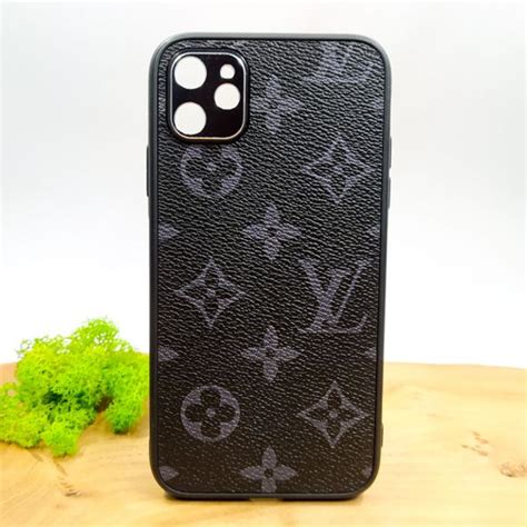 Изделия Louis Vuitton: Чехол для iPhone 11